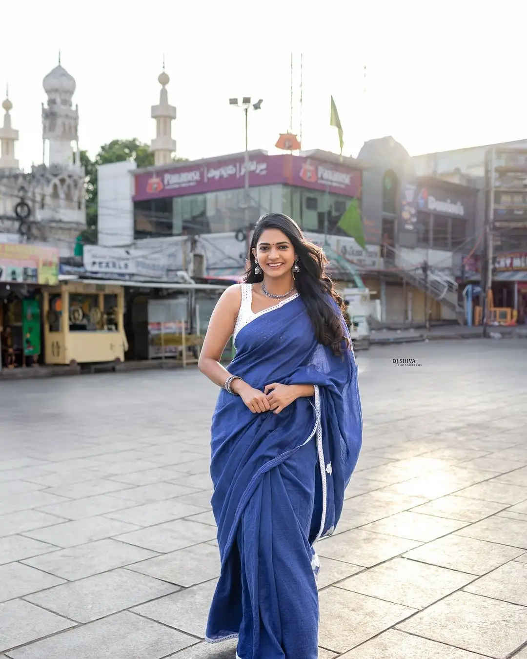 ZEE TV ACTRESS NISARGA GOWDA IN BLUE SAREE SLEEVELESS WHITE BLOUSE 7